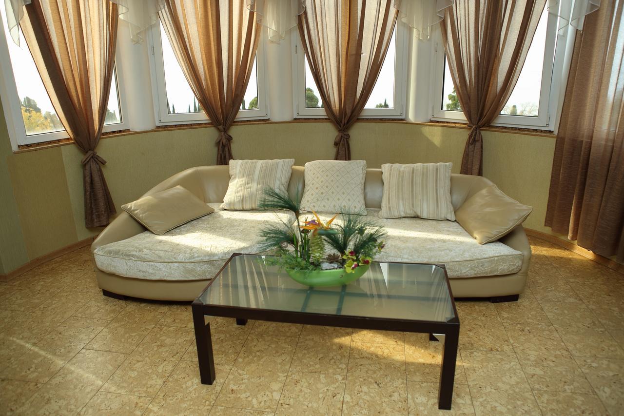 Mamzyshkha Guest House Gagra Buitenkant foto